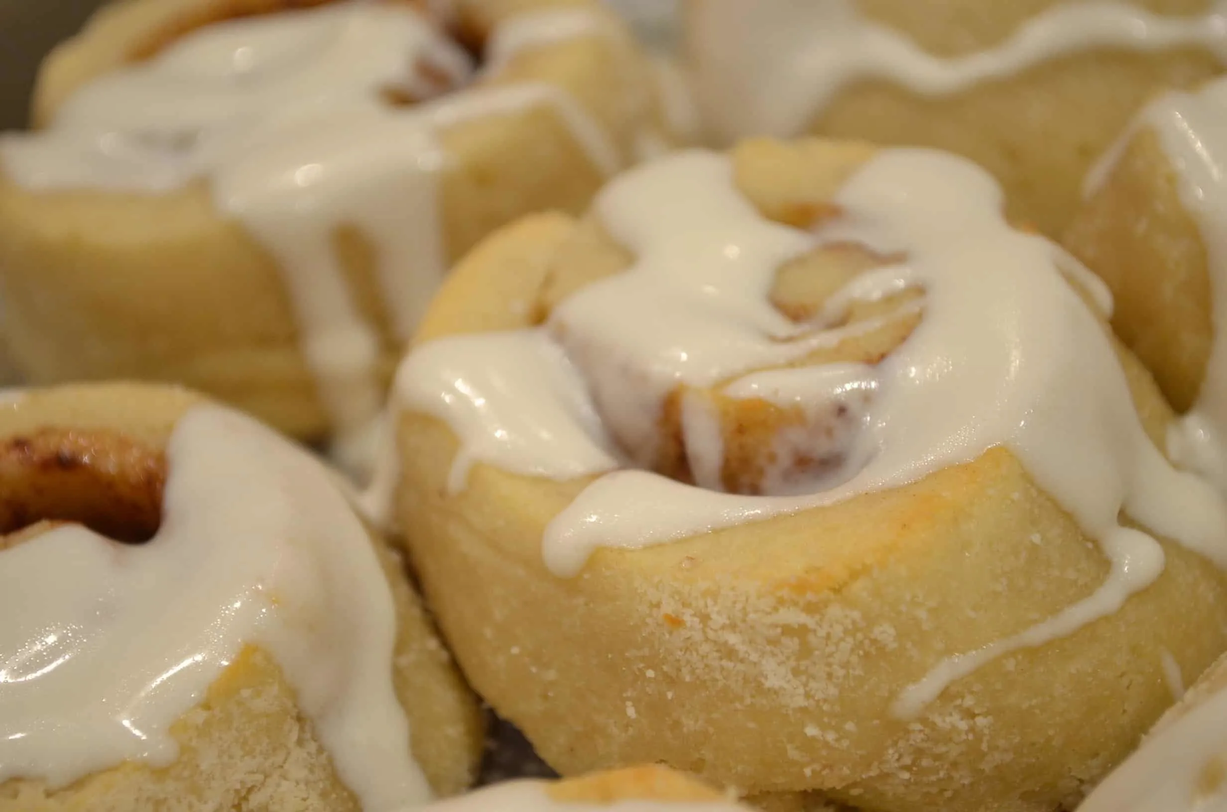 keto cinnamon rolls cream cheese frosting