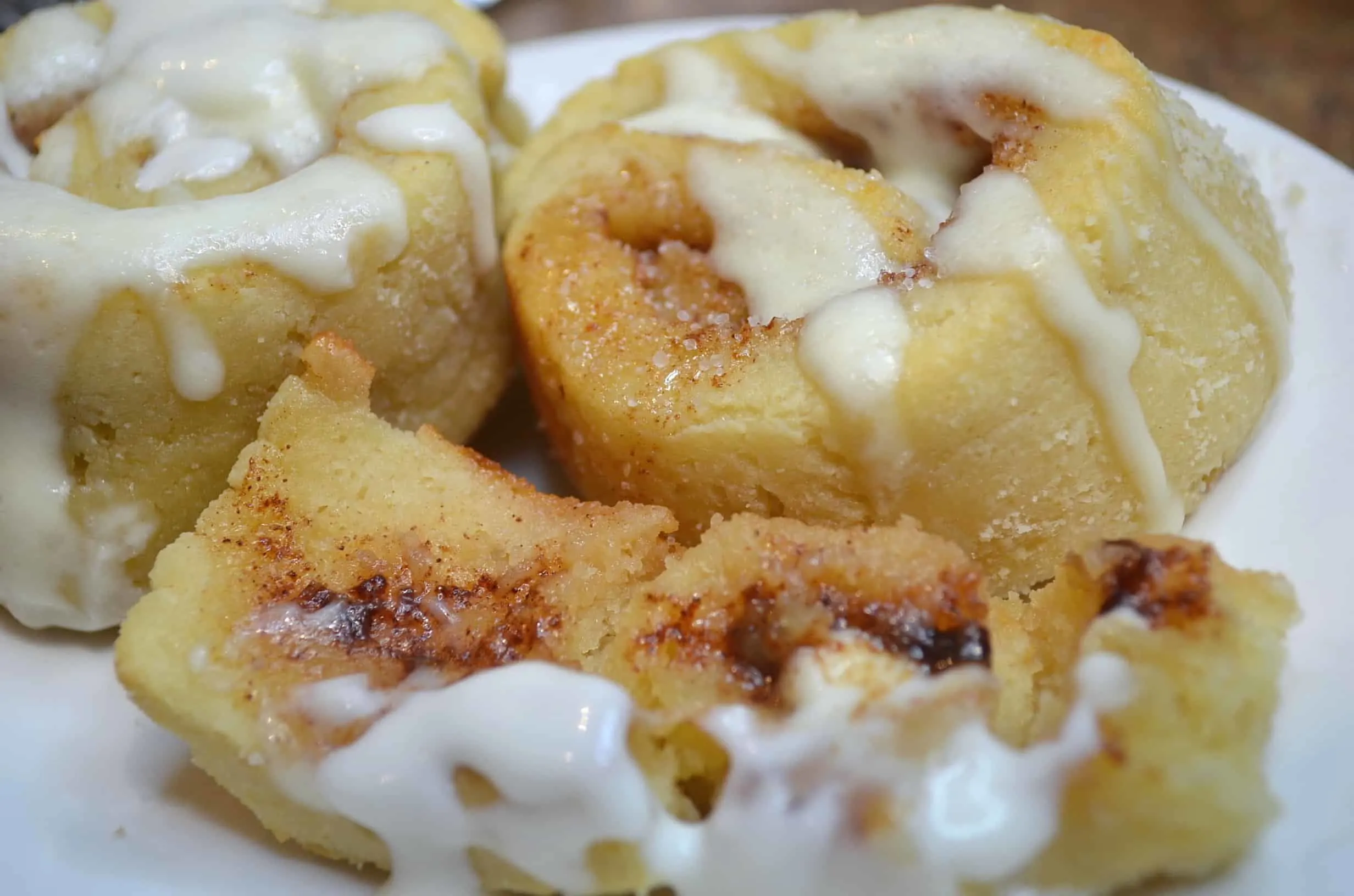 keto cinnamon rolls cream cheese frosting