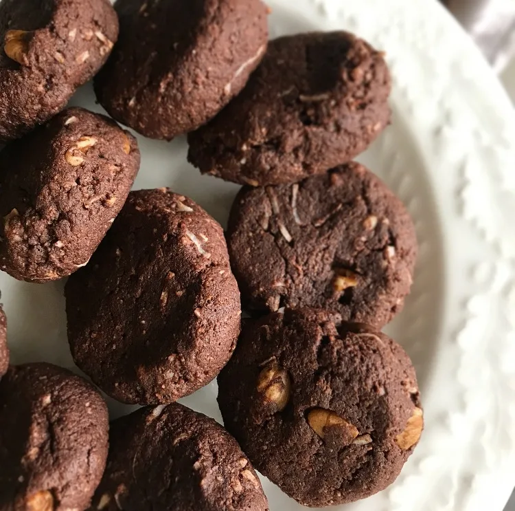 keto chocolate coconut cookies