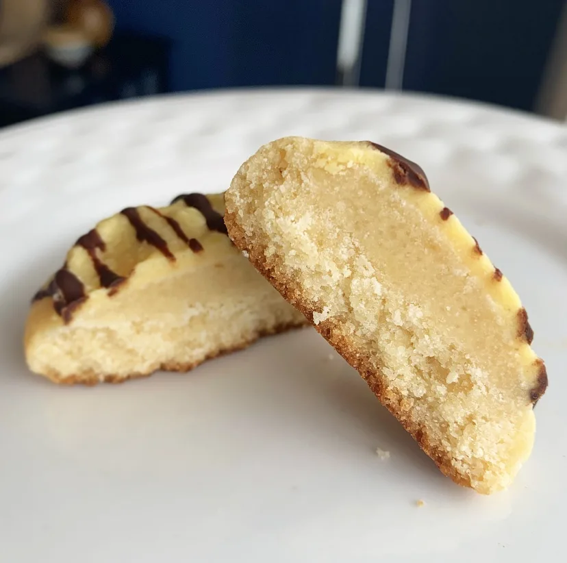 Keto chocolate caramel shortbread cookies