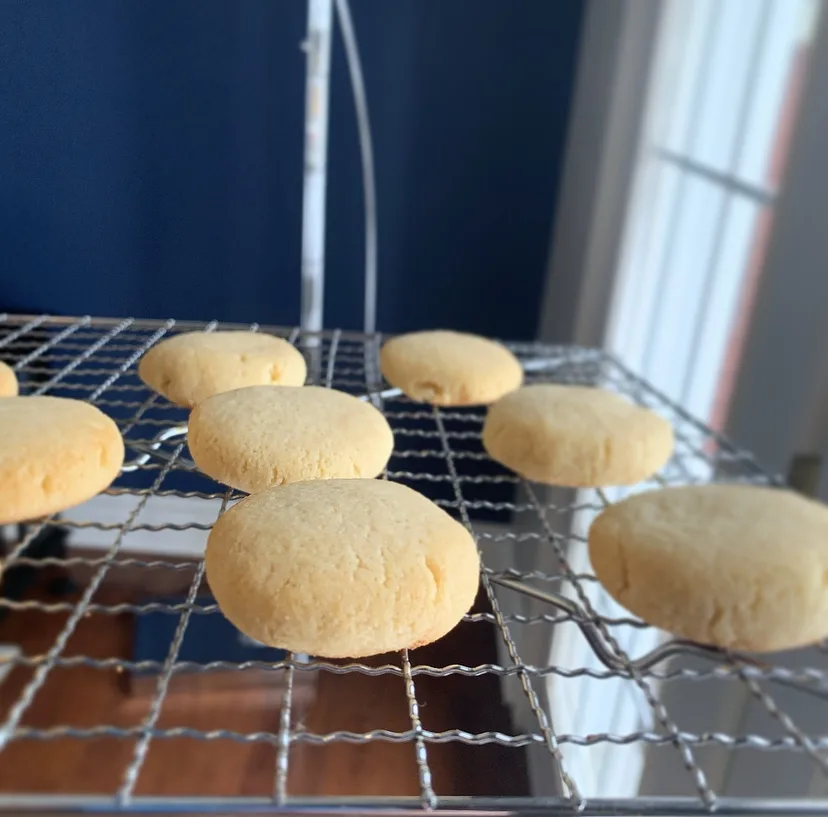 keto caramel chocolate shortbread cookies