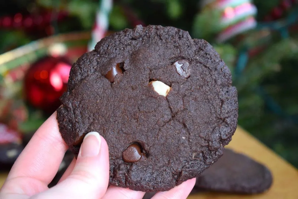 Keto Chocolate Macadamia Nut Cookies
