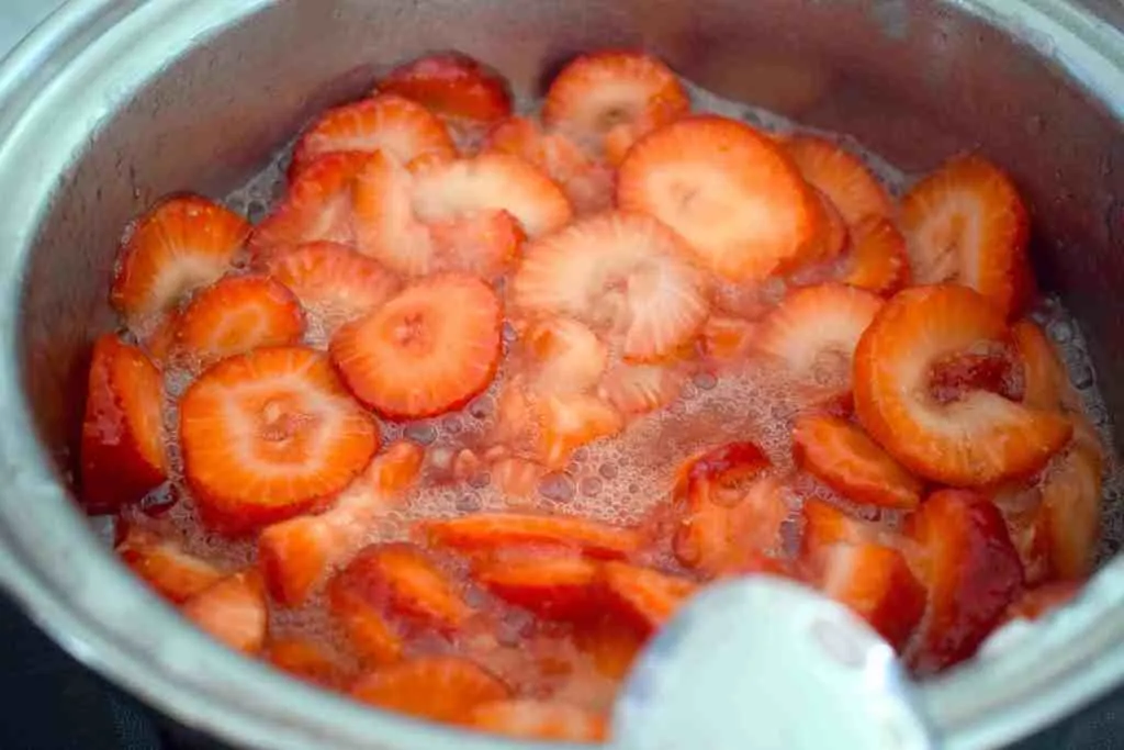 making sugar free strawberry sauce making sugar free strawberry sauce