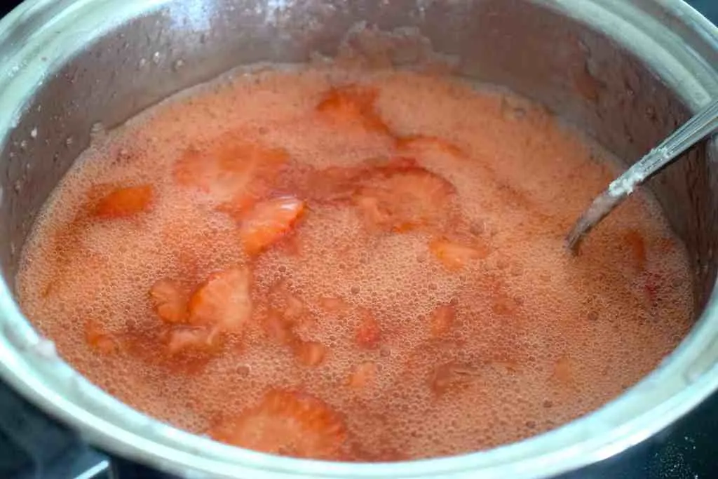 keto strawberry sauce