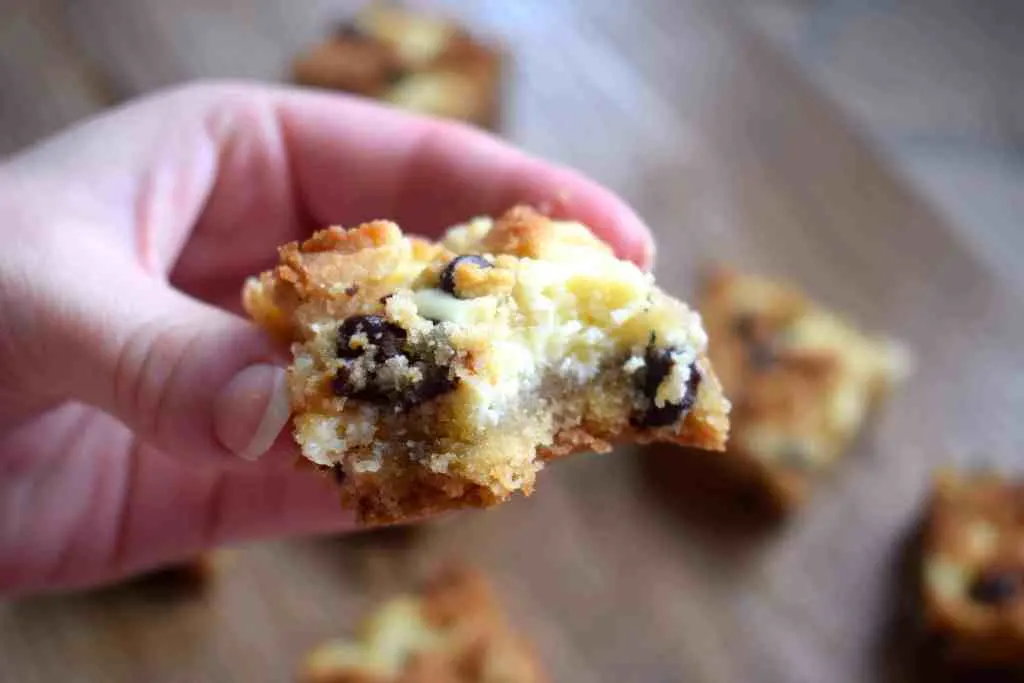 keto chocolate chip cookie cheesecake bars