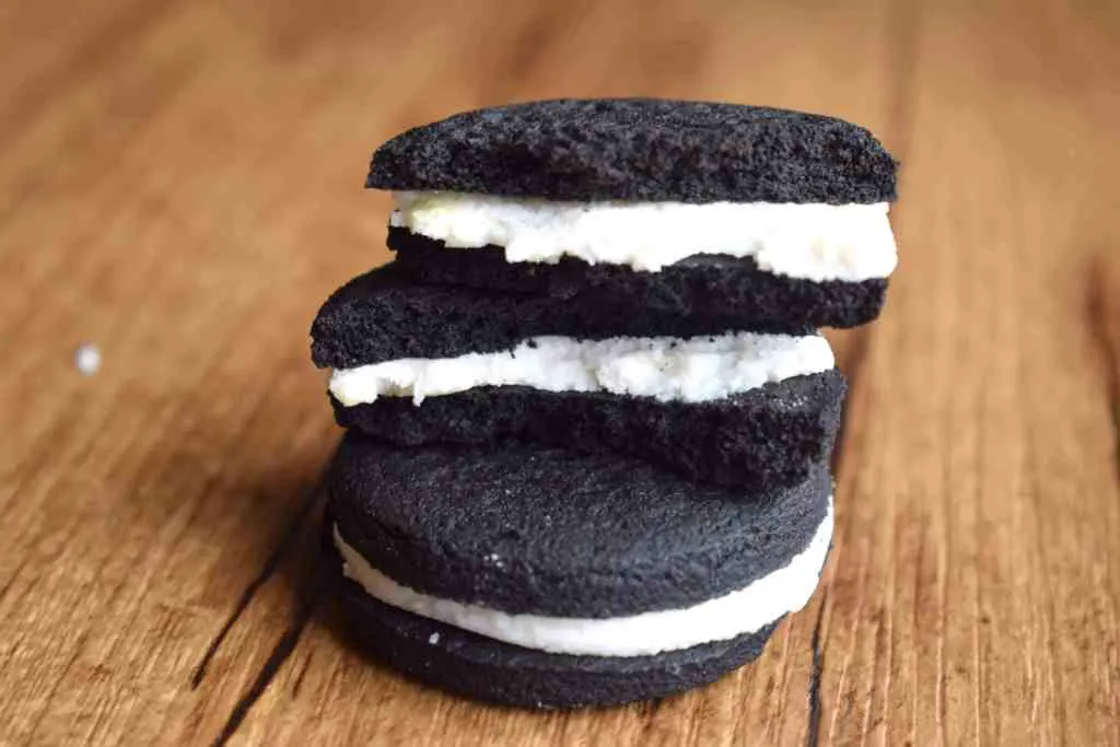 inside view keto Oreo cookies inside view keto Oreo cookies