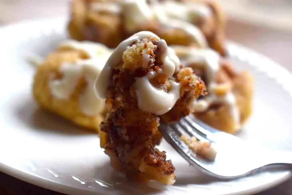 keto cinnamon roll gooey middle