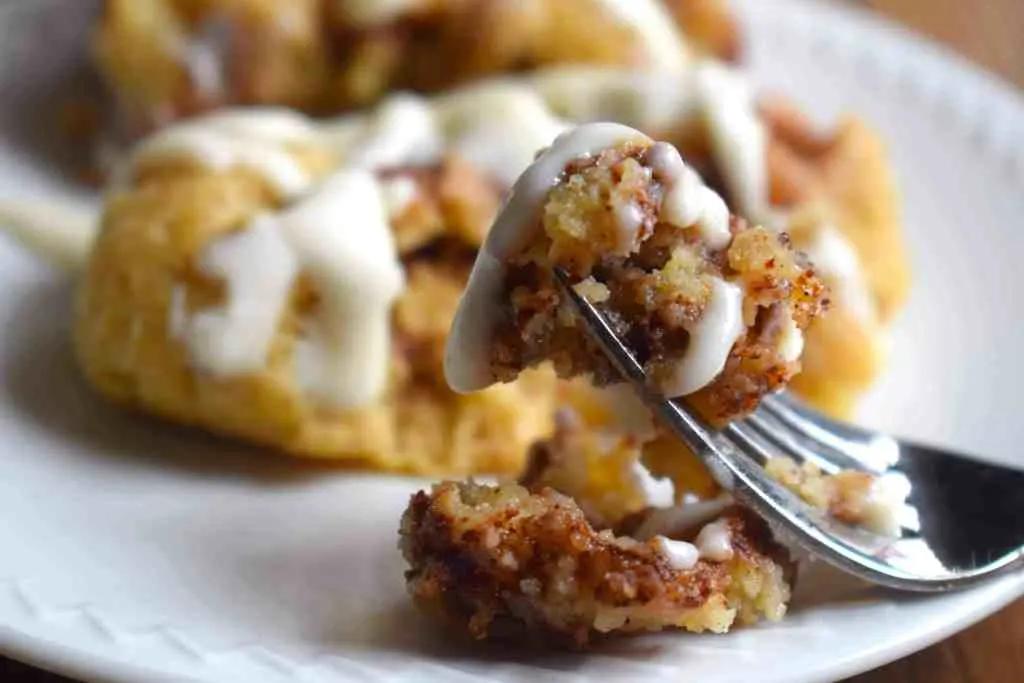 keto cinnamon roll gooey middle