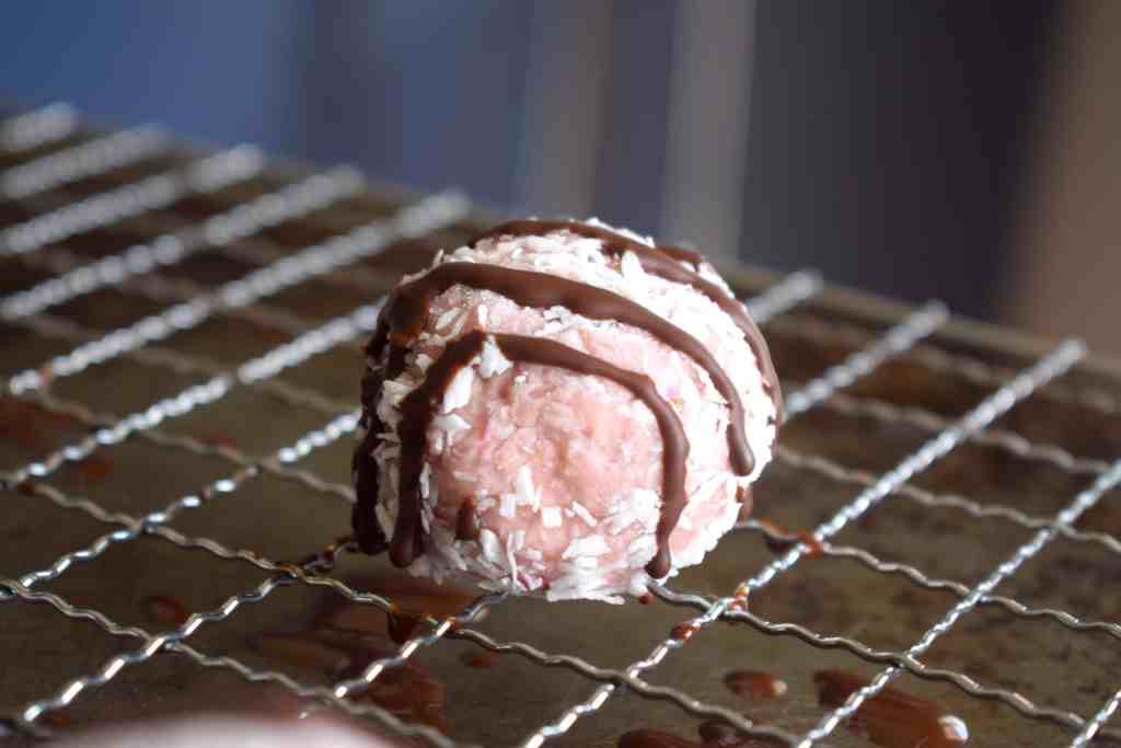 sugar free raspberry cheesecake balls