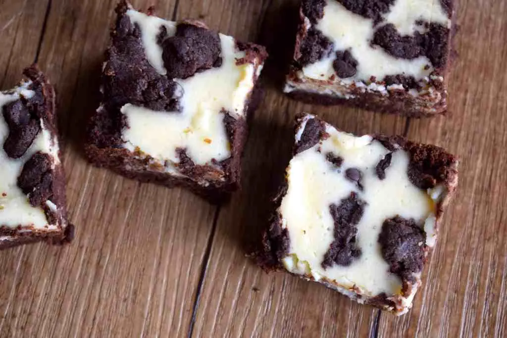 keto brownie cheesecake bars