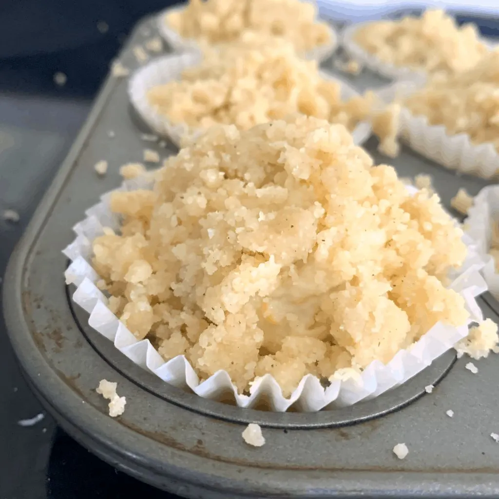 keto streusel blueberry muffins