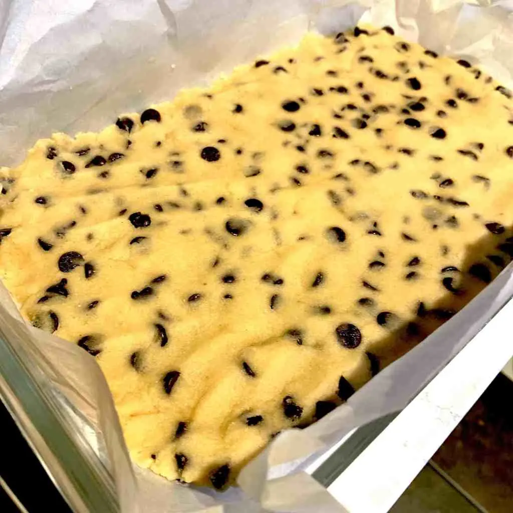 keto chocolate chip cookie bars