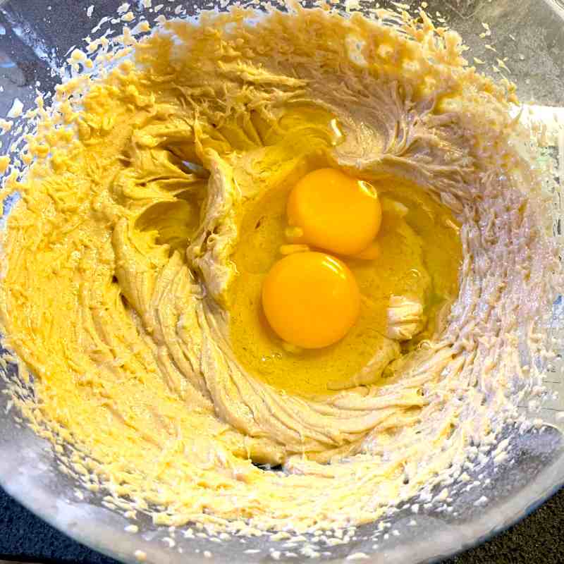 The BEST Low Carb Banana Bread - Mouthwatering Motivation