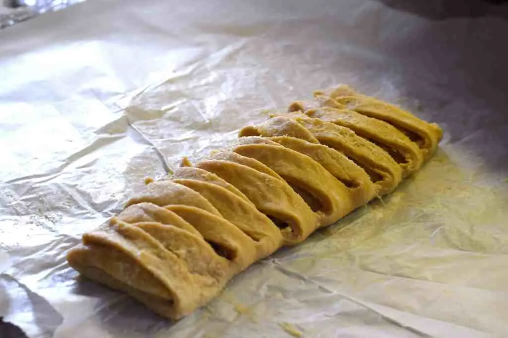 keto pastry cream cheese braid