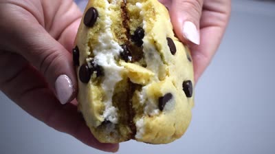 keto-cheesecake-filled-chocolate-chip-cookies-1-mp4