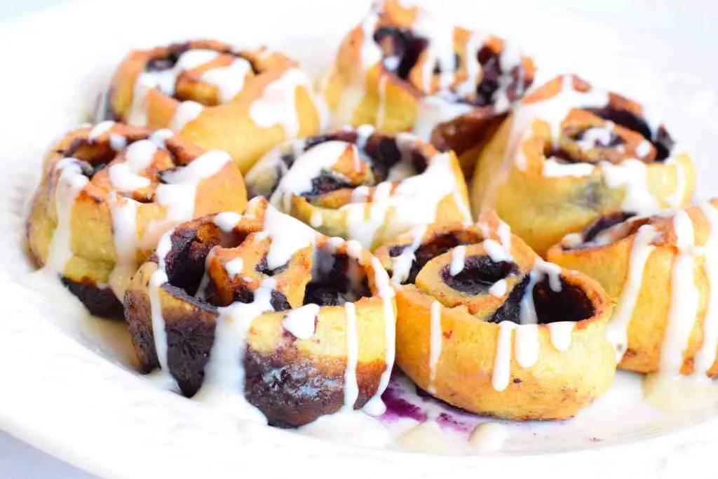 keto blueberry rolls with cream cheese frosting