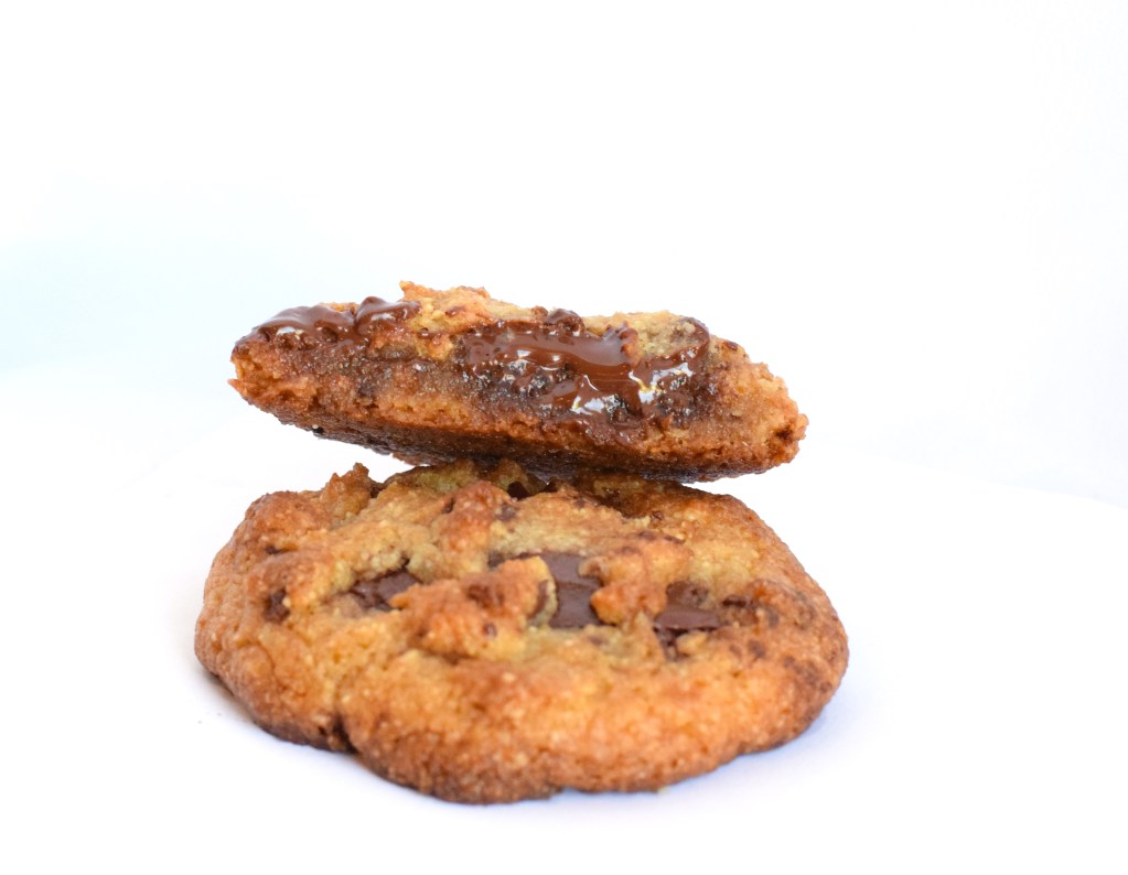 keto browned butter chocolate chunk cookies