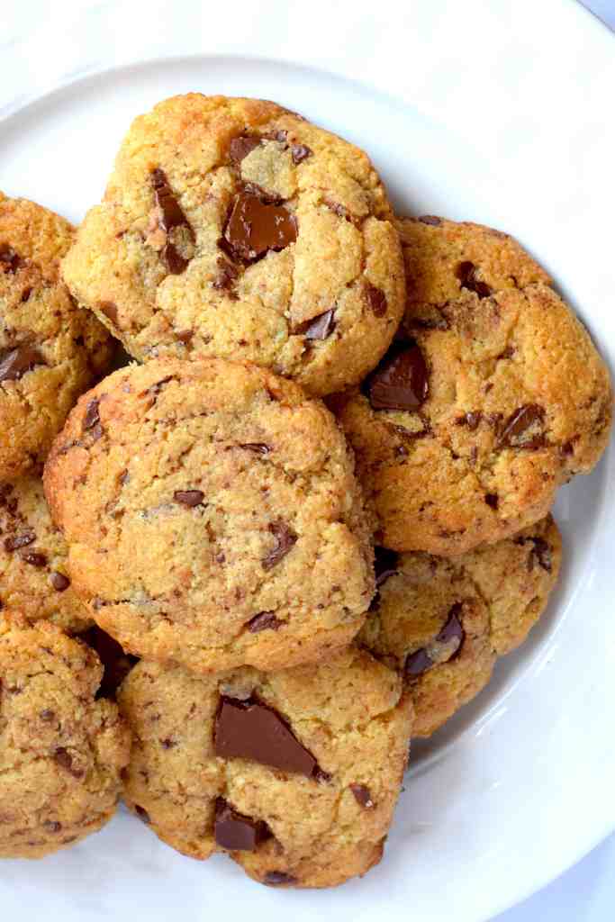 the best keto chocolate chip cookies