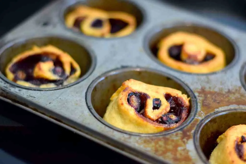 keto blueberry muffin rolls