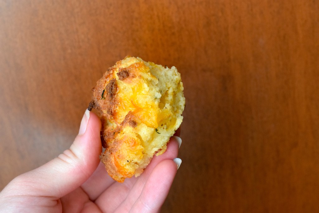 keto cheddar cheese biscuits