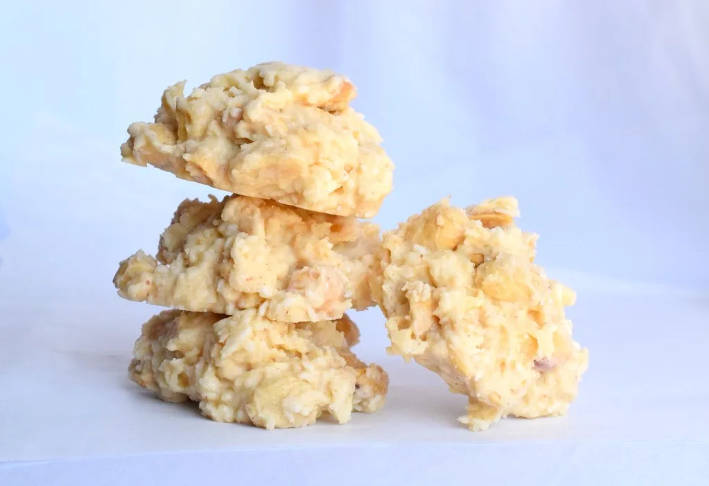 keto white chocolate peanut clusters