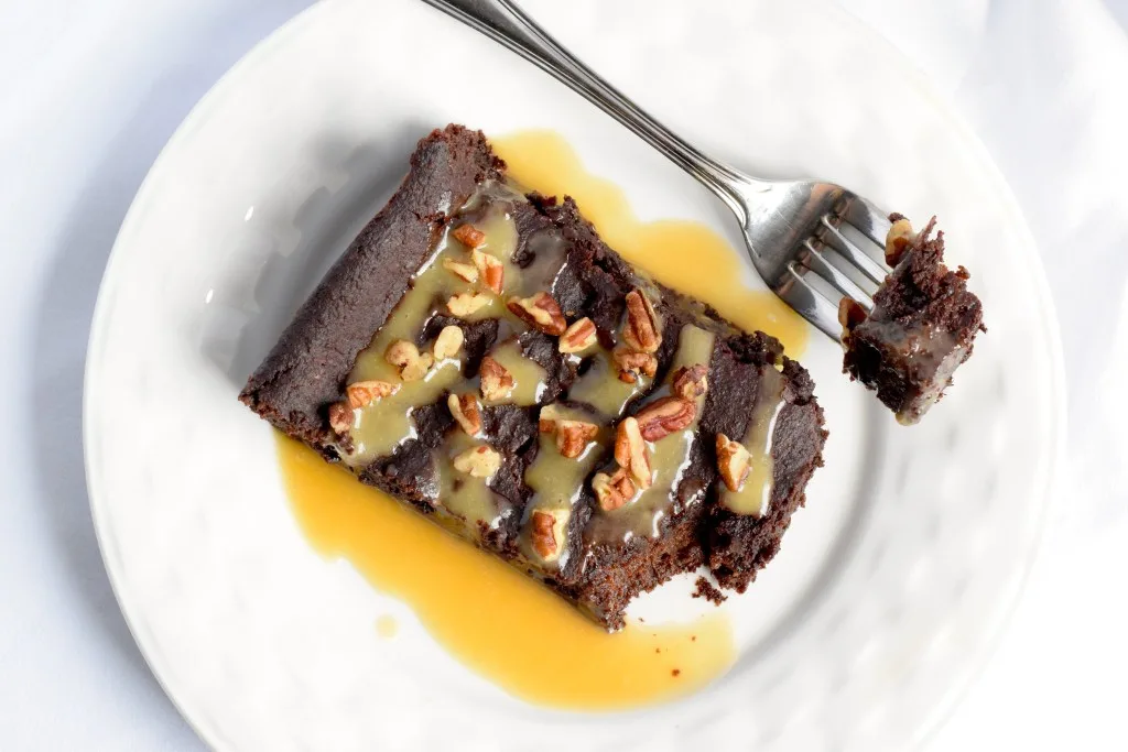 keto chocolate caramel pecan cake recipe