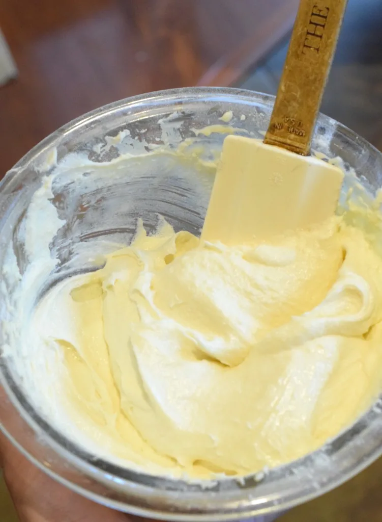 low carb keto sugar free cream cheese frosting