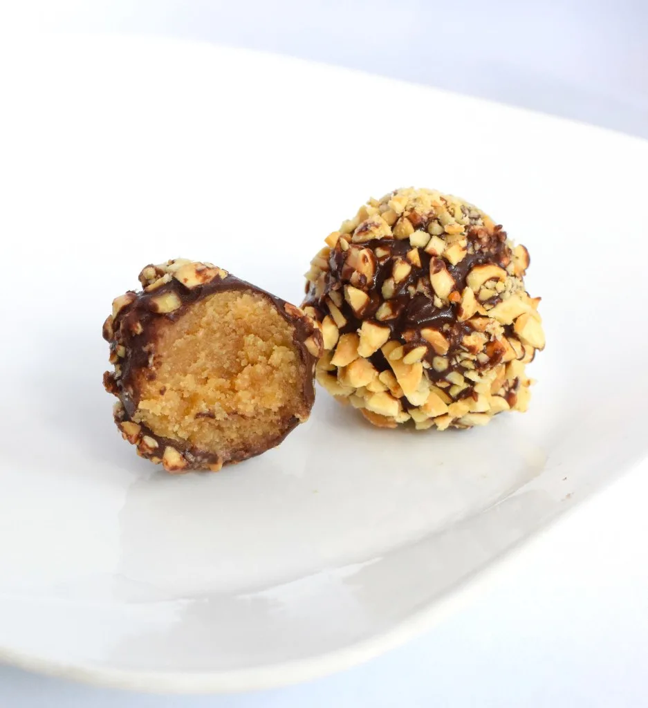 no bake keto chocolate peanut butter fat bombs