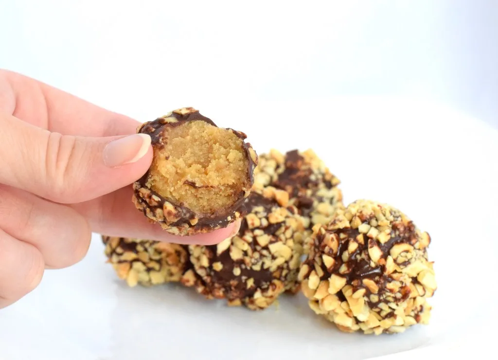 low carb keto chocolate peanut butter balls