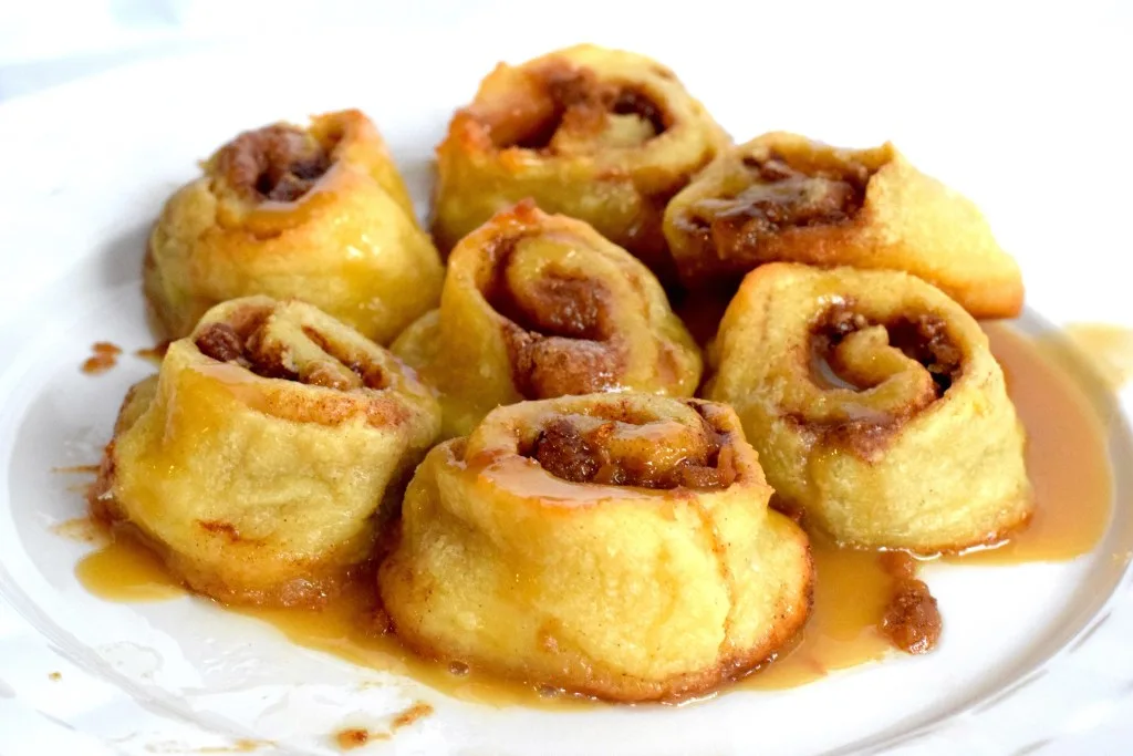 keto caramel pecan rolls