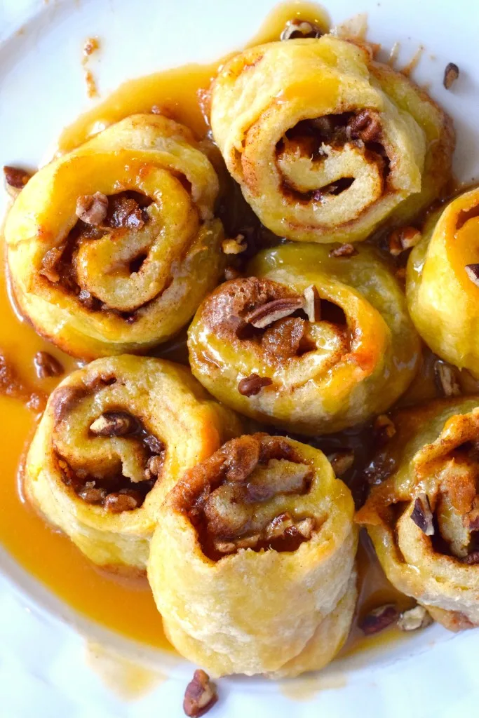 keto caramel pecan cinnamon rolls