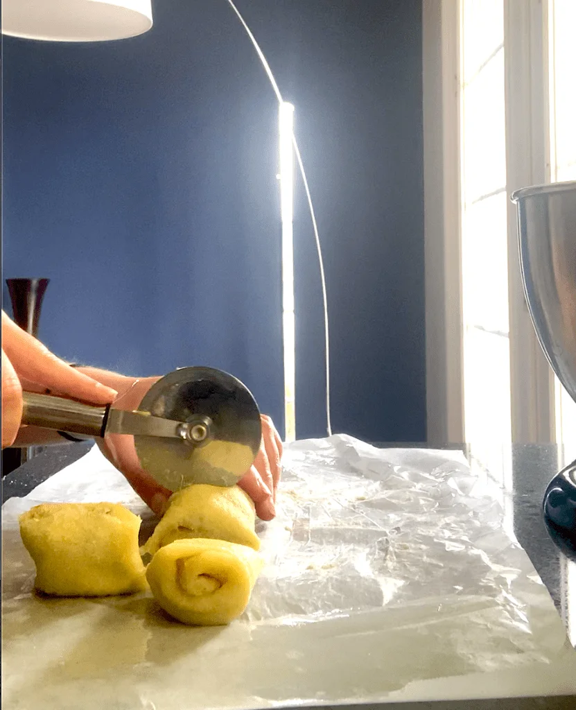 cut keto cinnamon rolls