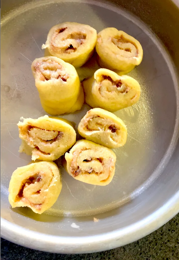 keto cinnamon rolls pecans before baking