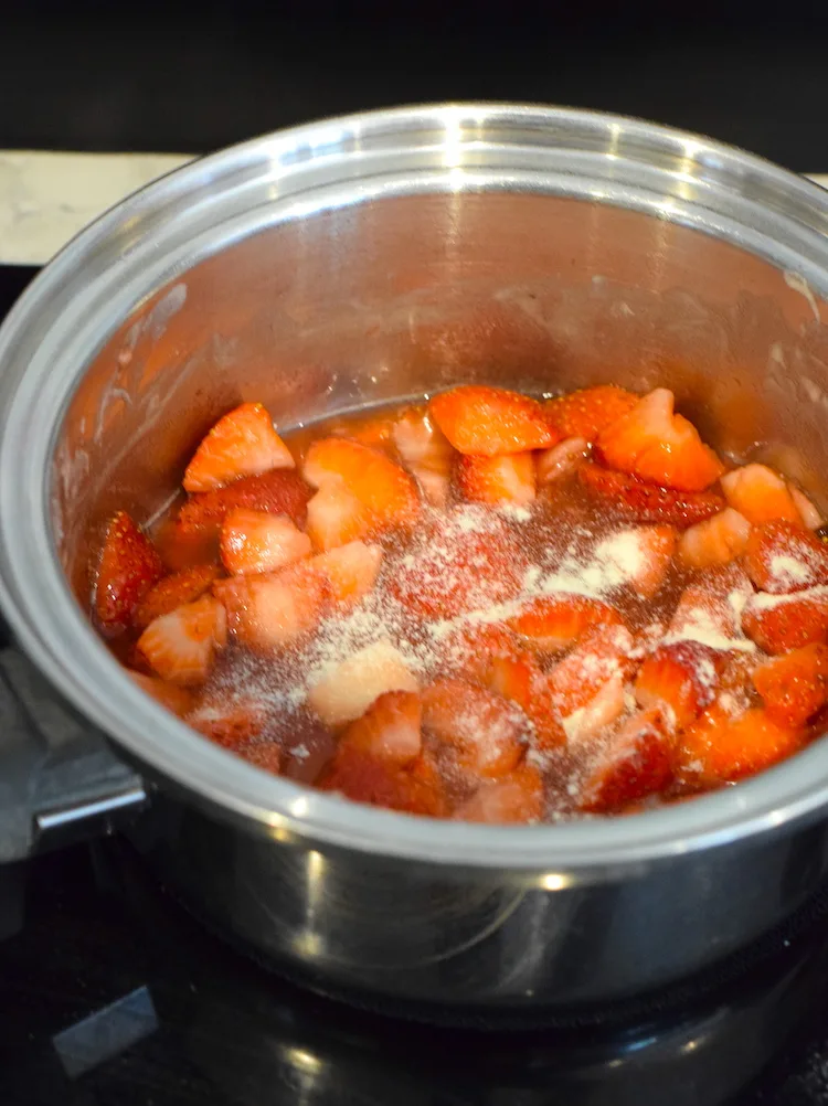 keto strawberry sauce