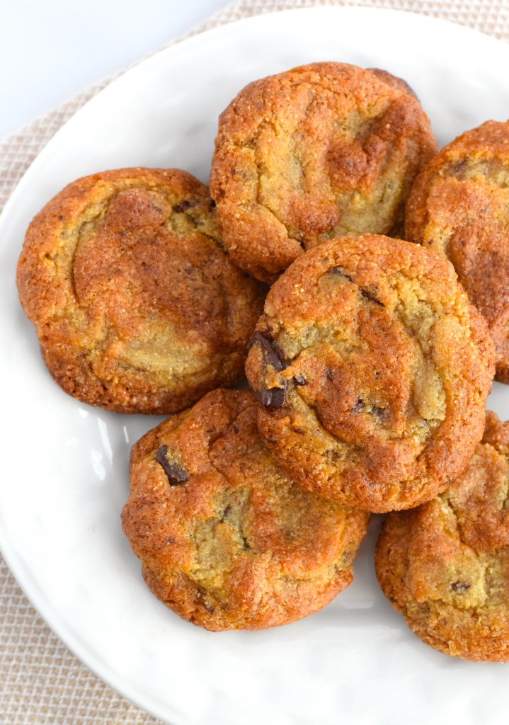 the best keto chocolate chip cookies