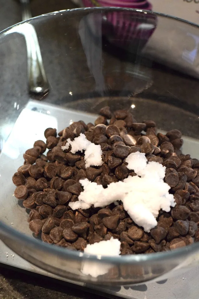 keto chocolate chips, coconut oil