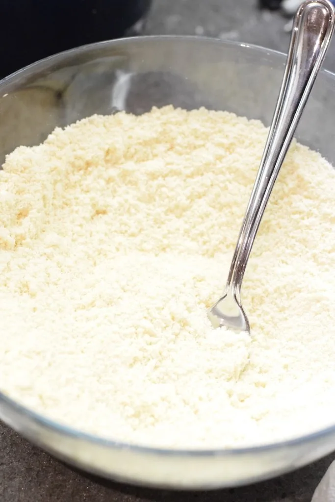 almond flour, arrowroot starch, coconut flour, cinnamon, xanthan gum