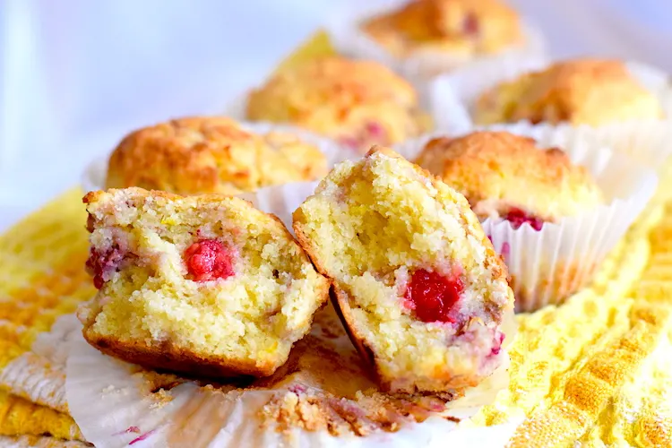 easy low carb lemon raspberry muffins