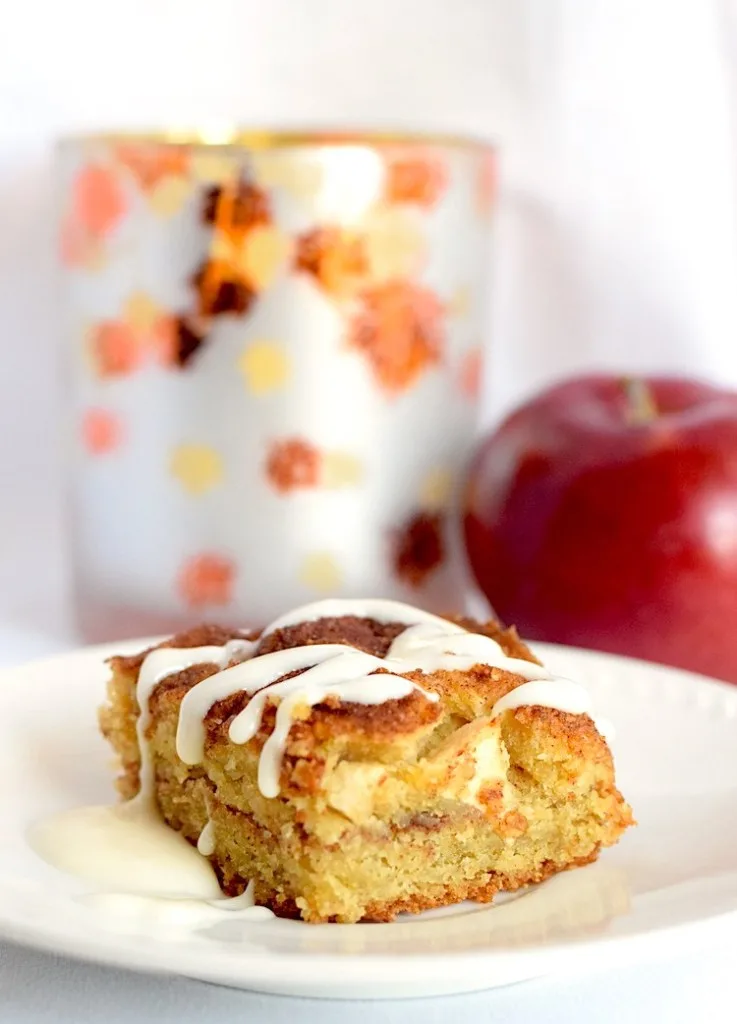 keto cream cheese cinnamon roll cake