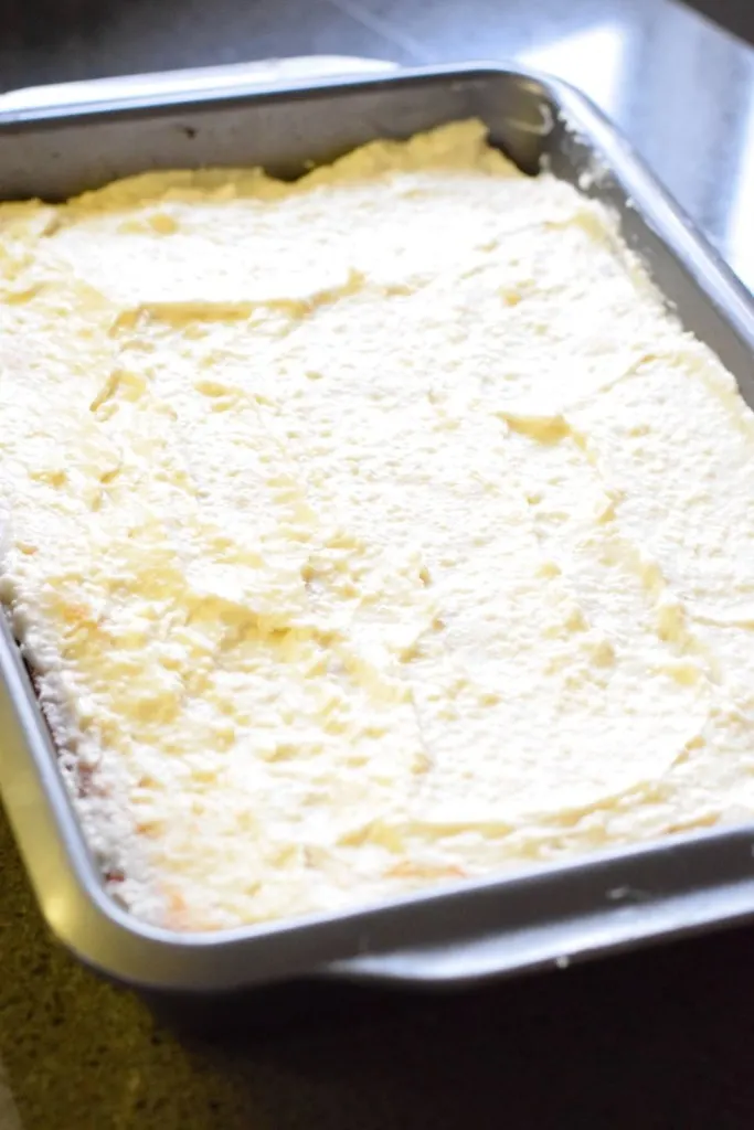 keto vanilla frosted cake