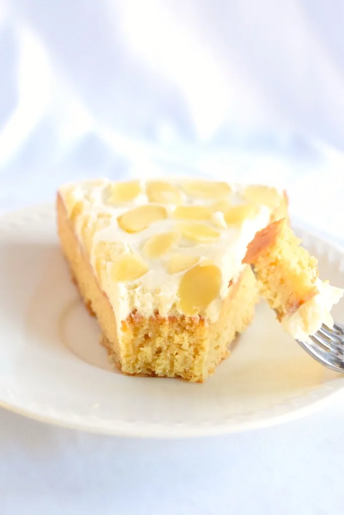 keto almond cream cheesecake