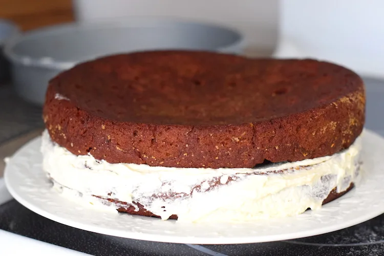 keto cake with frosting