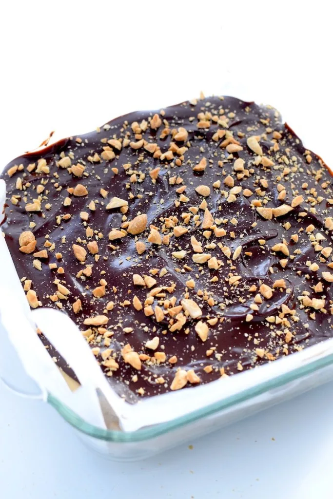 keto chocolate peanut cheesecake