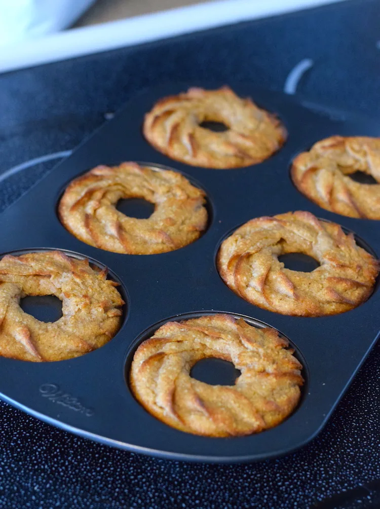 keto cinnamon donuts
