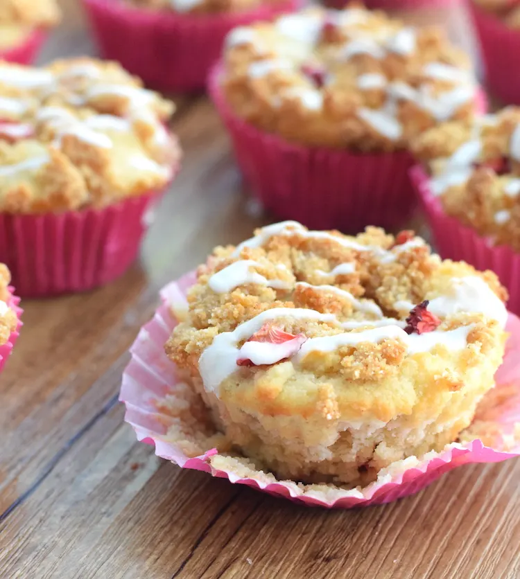almond flour strawberry muffins