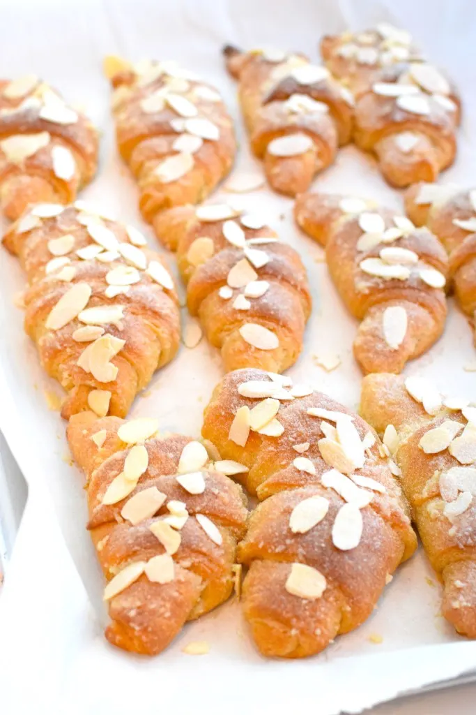 keto almond croissants