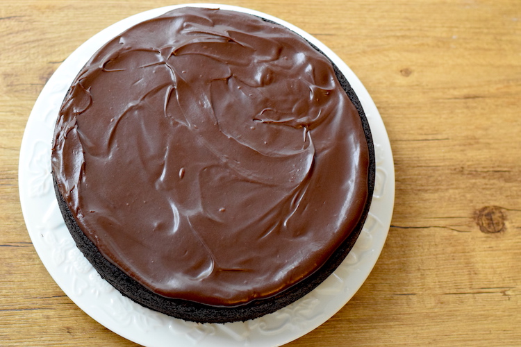 keto chocolate cake with ganache