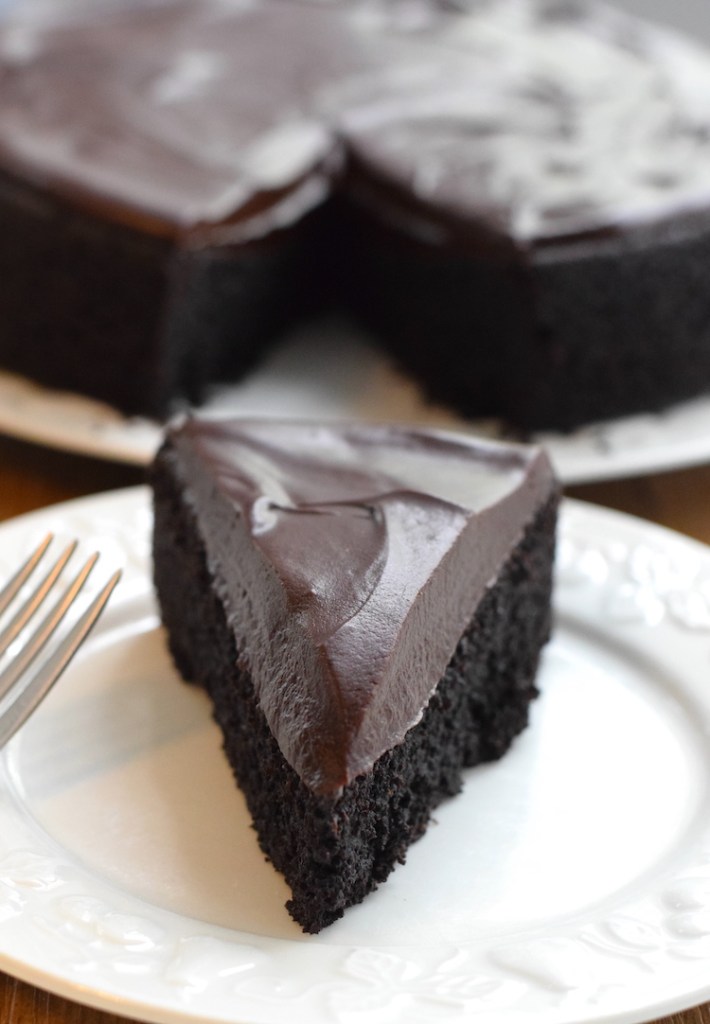 keto chocolate frosted cake