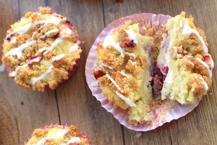 keto strawberry cream cheese muffins