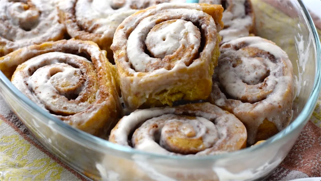 low carb cinnamon rolls yeast